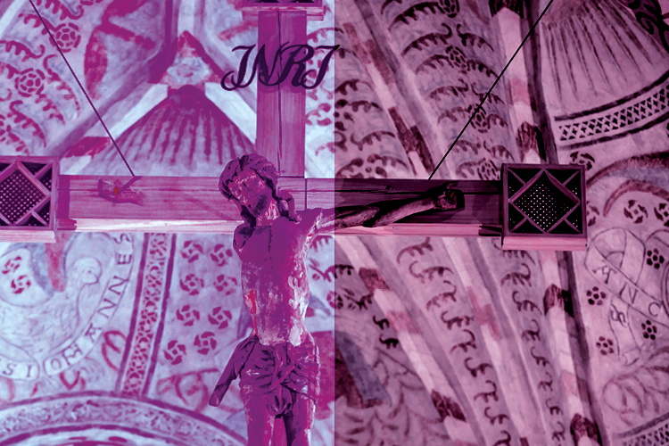 Långfredagens gudstjänst Träkrucifixet i Esbo domkyrka.