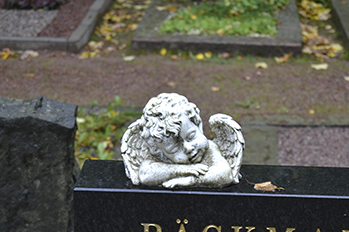 En ängel på en gravsten.