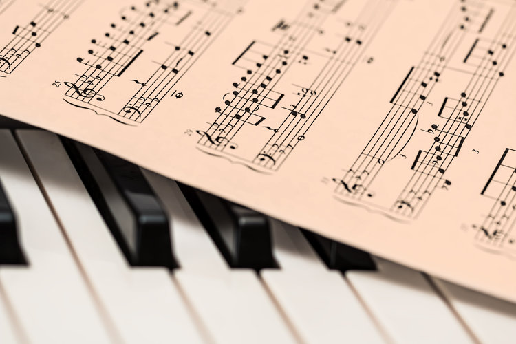 Noter på ett piano