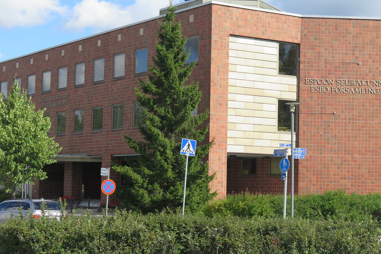 Esbo kyrkliga samfällighets ämbetshus på Kyrkogatan 1.